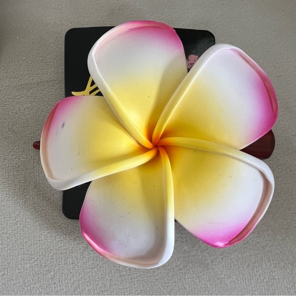 NWT Hawaii Plumeria Foam Flower White Pink Hair Clip And Earring Set Party - Picture 3 of 7